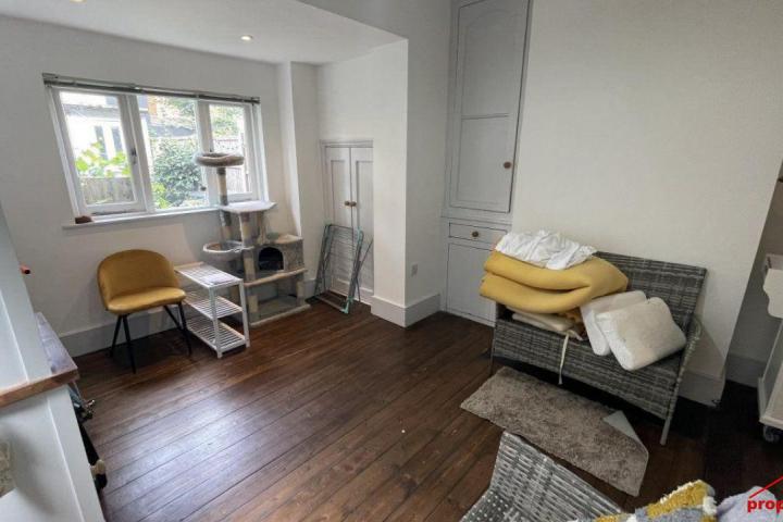 2 bed flat to rent at Albert Road, London E10