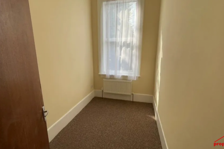 3 Bed Flat to Rent at Earlham Grove, London E