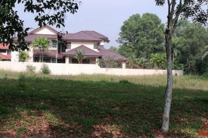 Beautiful Flat Bungalow Land for Sale at Jalan Mihrab, Bukit Jelutong, Shah Alam
