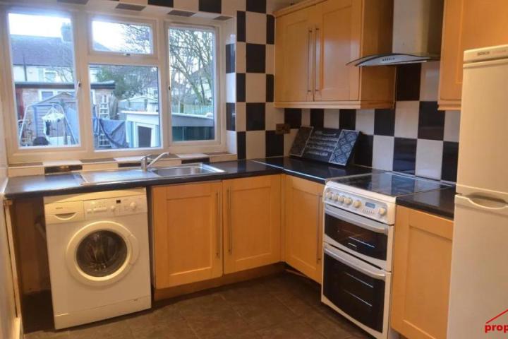 5 bed terraced house for sale, Cooper Avenue, London E17