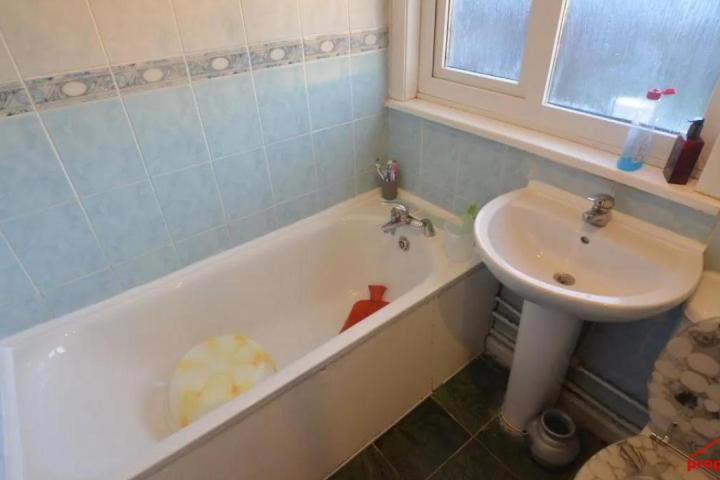 5 bed terraced house for sale, Cooper Avenue, London E17