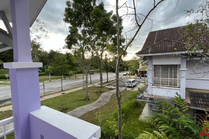 Newly Renovated Corner Unit 2 Storey Link House Precinct 11 Putrajaya
