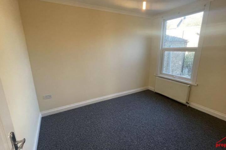 2 bed flat to rent at Belmont Park Road, London E10