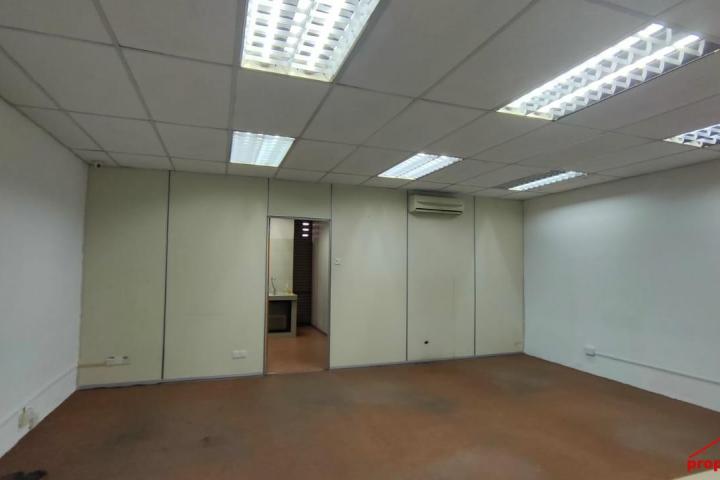 Office for rent (ground floor) 22x70 with office space and office room