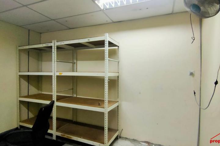 Office for rent (ground floor) 22x70 with office space and office room