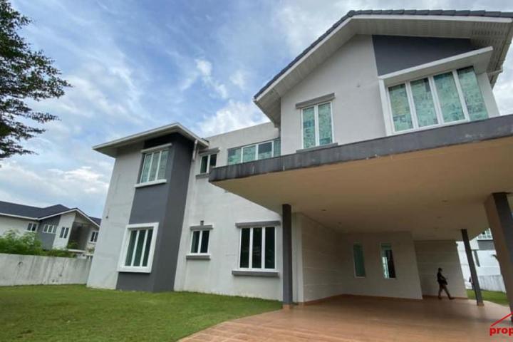 Exclusive 2 Sty Bungalow With Ample Garden Space to Sale @ Ukay Seraya