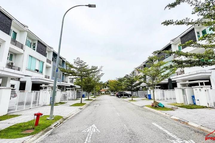 3 Storey Superlink Lagenda Waterfront Homes, Bukit Jelutong U8 Shah Alam
