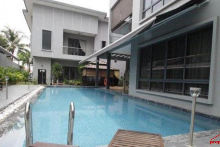 Luxury 2.5 Storey Bungalow With Lift in Country Heights Kajang